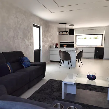 Willa Mediterranean Moon House *